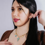 CADENA CHARSM CRUZ TURQUESA