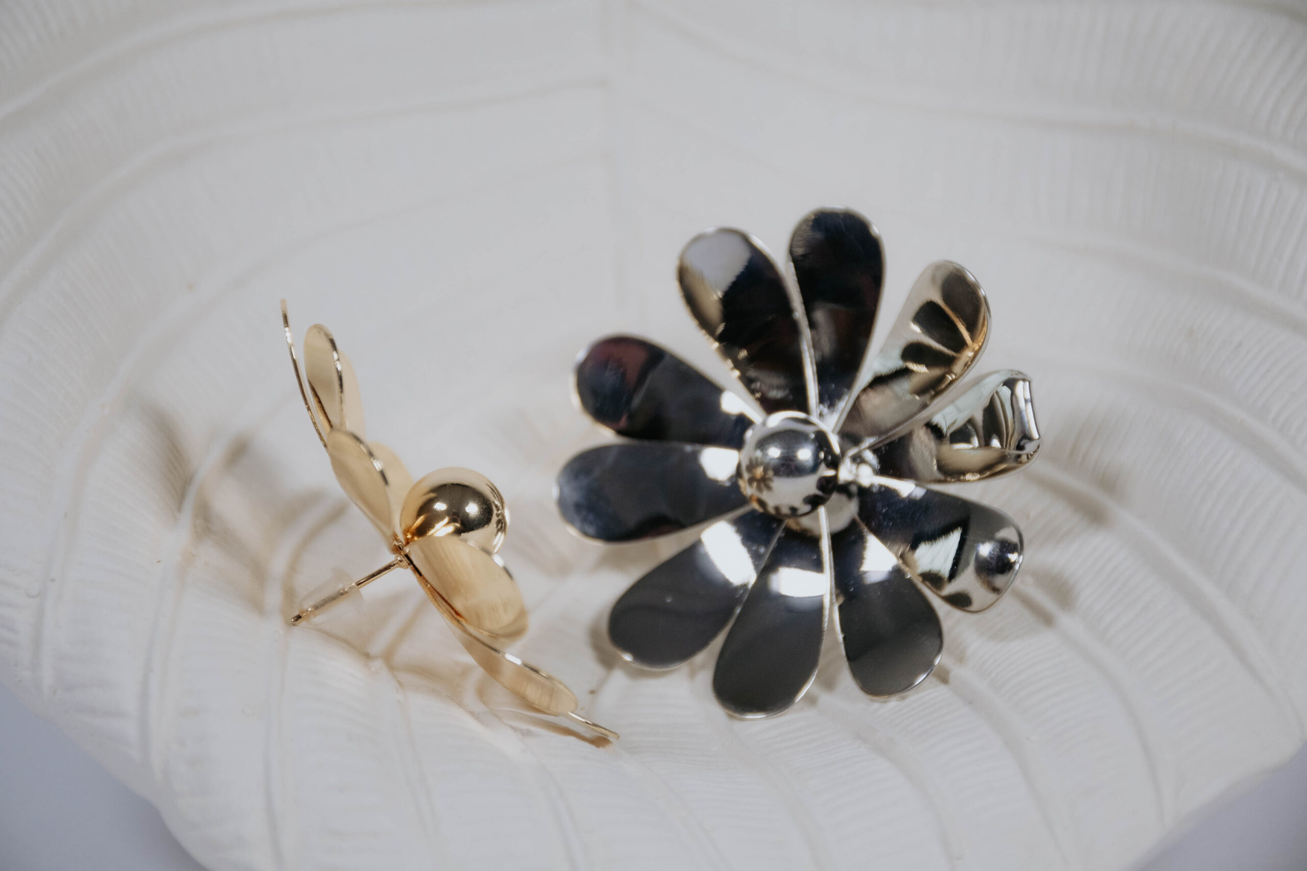 ARETES MARGARTIAS EN COVER GOLD (PLATEADOS Y DORADOS) - Imagen 4