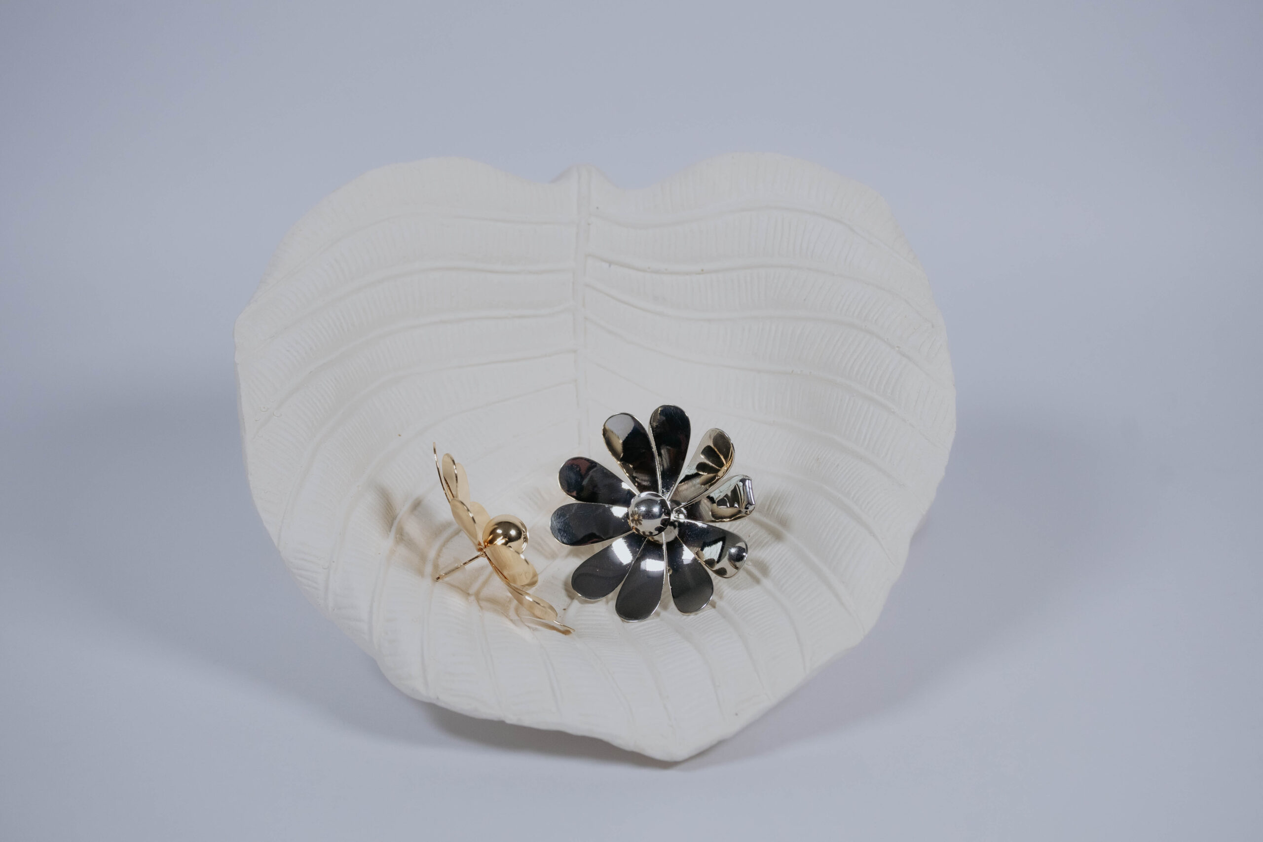 ARETES MARGARTIAS EN COVER GOLD (PLATEADOS Y DORADOS) - Imagen 3