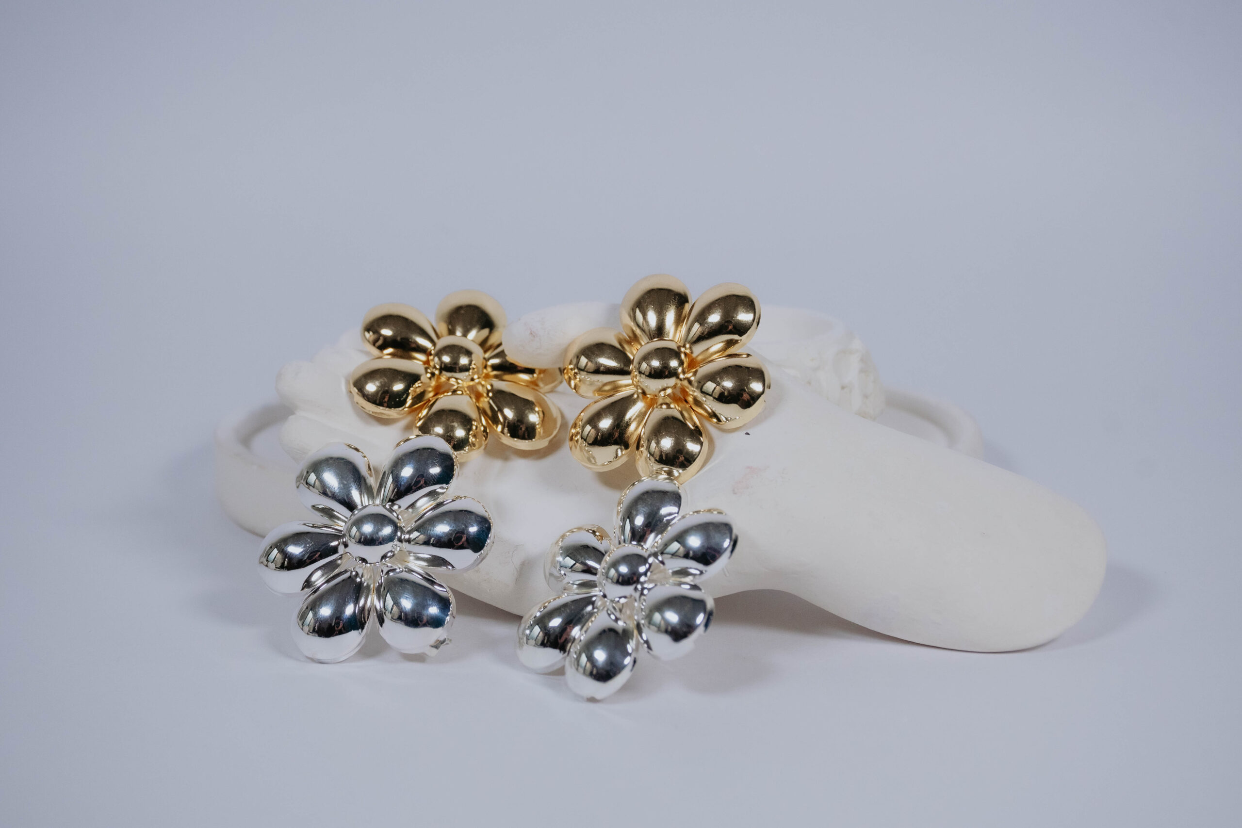 ARETES FLOR GRANDE COVER GOLD - Imagen 2