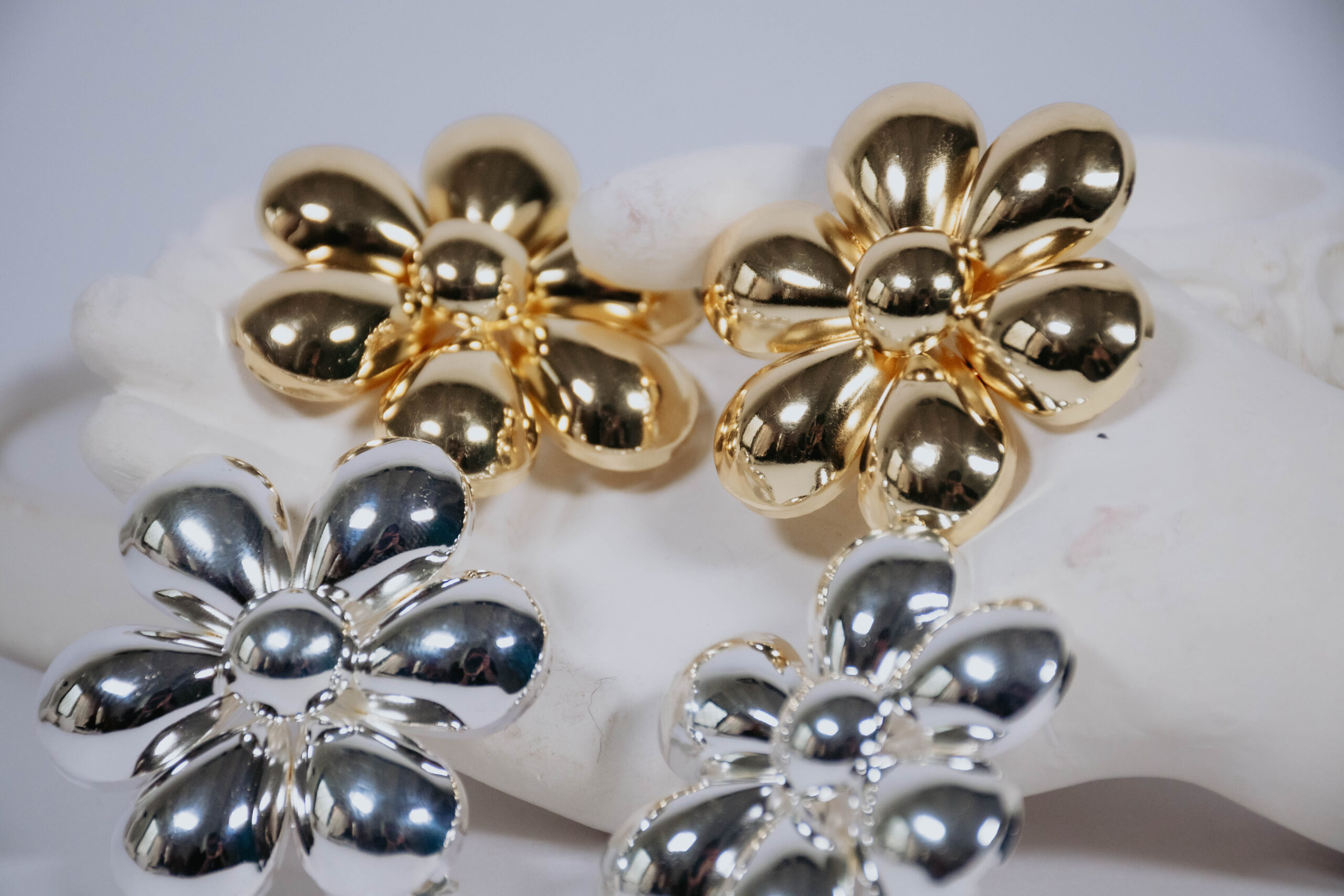 ARETES FLOR GRANDE COVER GOLD - Imagen 5