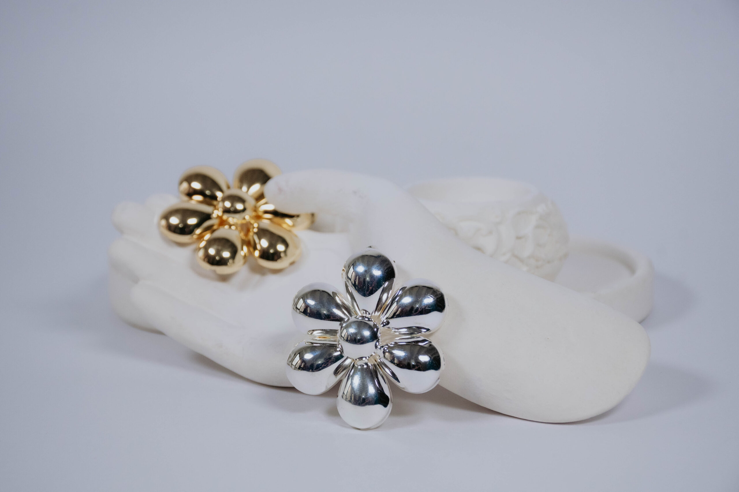 ARETES FLOR GRANDE COVER GOLD - Imagen 4