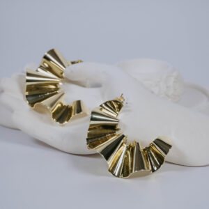 ARETES MEDIA LUNA EN COVER GOLD (PLATEDOS Y DORADOS)