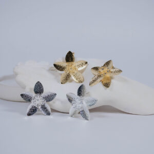 ARETES LIRIO EN COVER GOLD (PLETEADOS Y DORADOS)