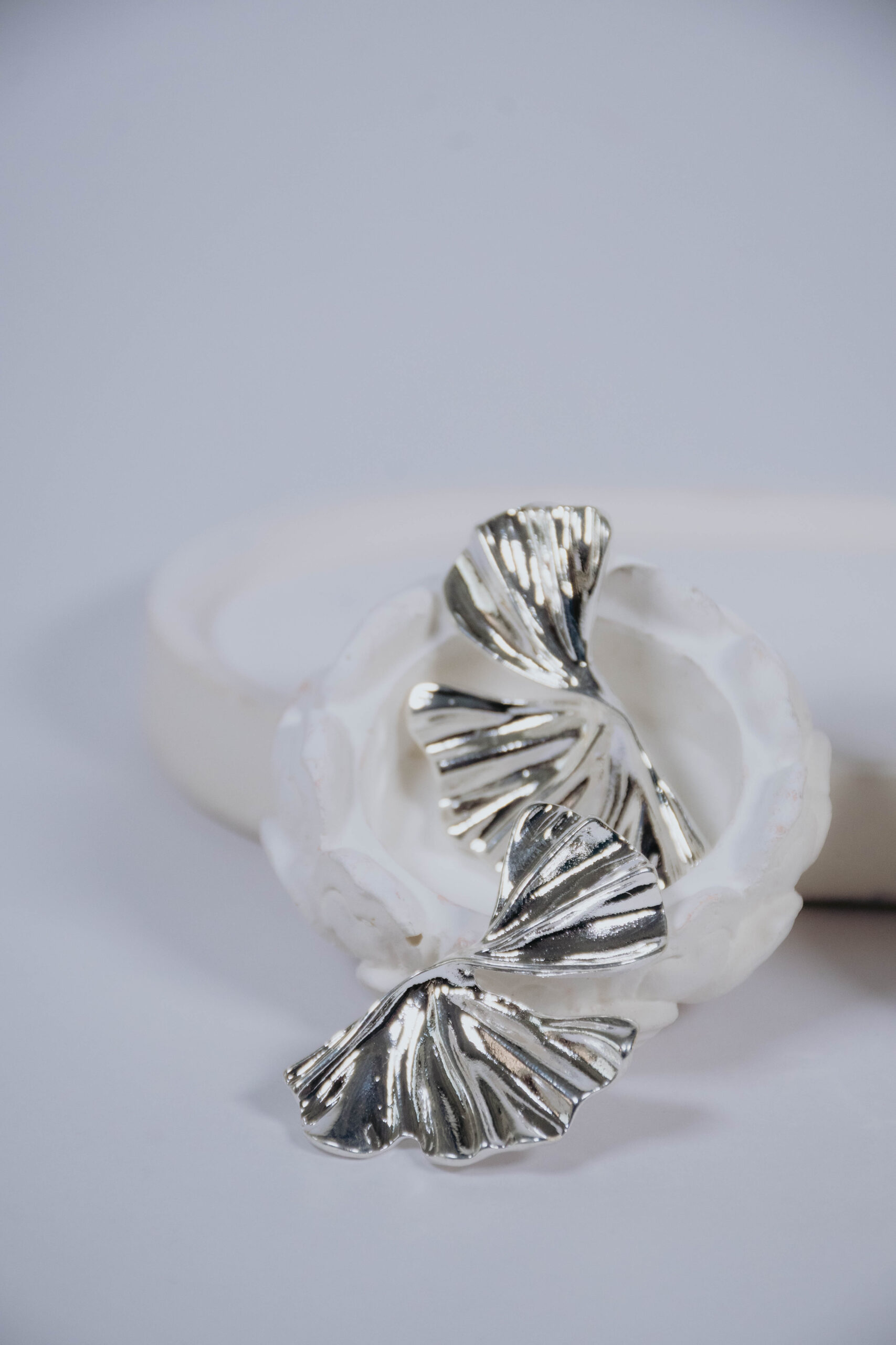 ARETES MEDIA LUNA EN COVER GOLD (PLATEADOS Y DORADOS) - Imagen 4